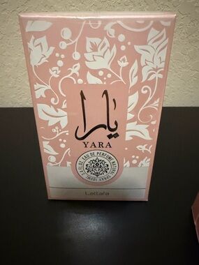 Yara Eau de Parfum - Pink Floral Box